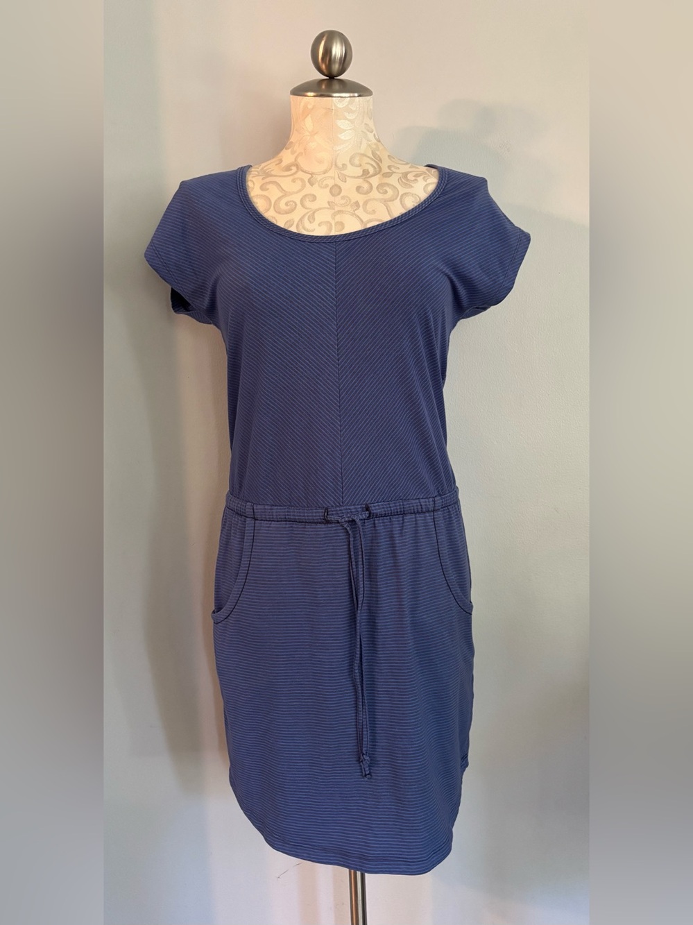 The North Face Casual Short-Sleeve Drawstring Pocket Dress in Navy Blue Size XS